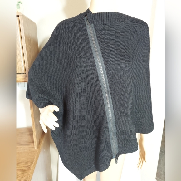 Lululemon Merino Wool Ladies Black Zip Up Pancho O/S Pretty! Good Condition - Picture 1 of 10